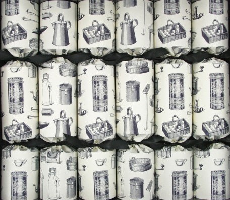 venetian_red_cluster_christmas_crackers0002.jpg